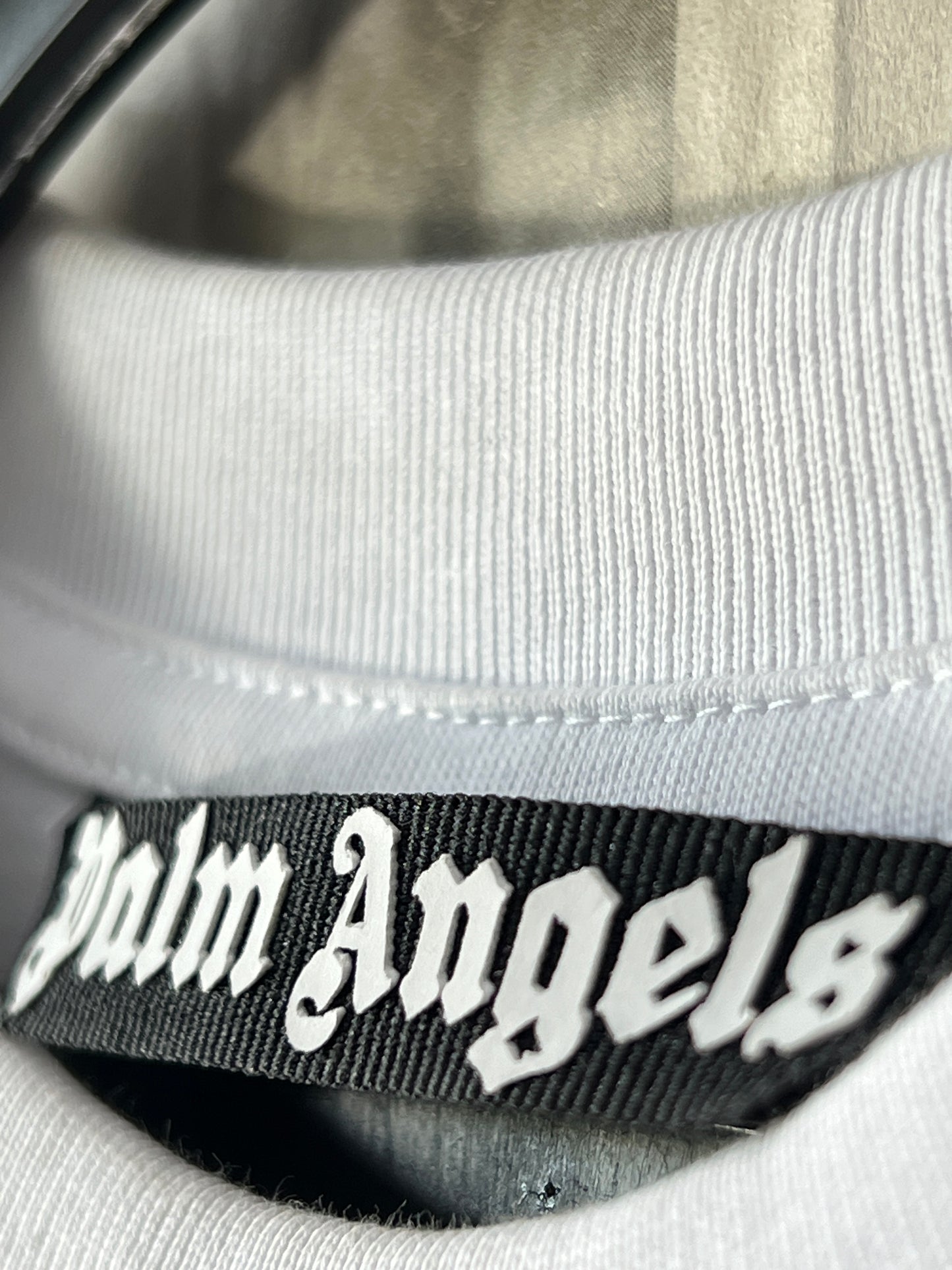 Palm AngelsĀ® White | Chest 20 | Small | T-Shirt