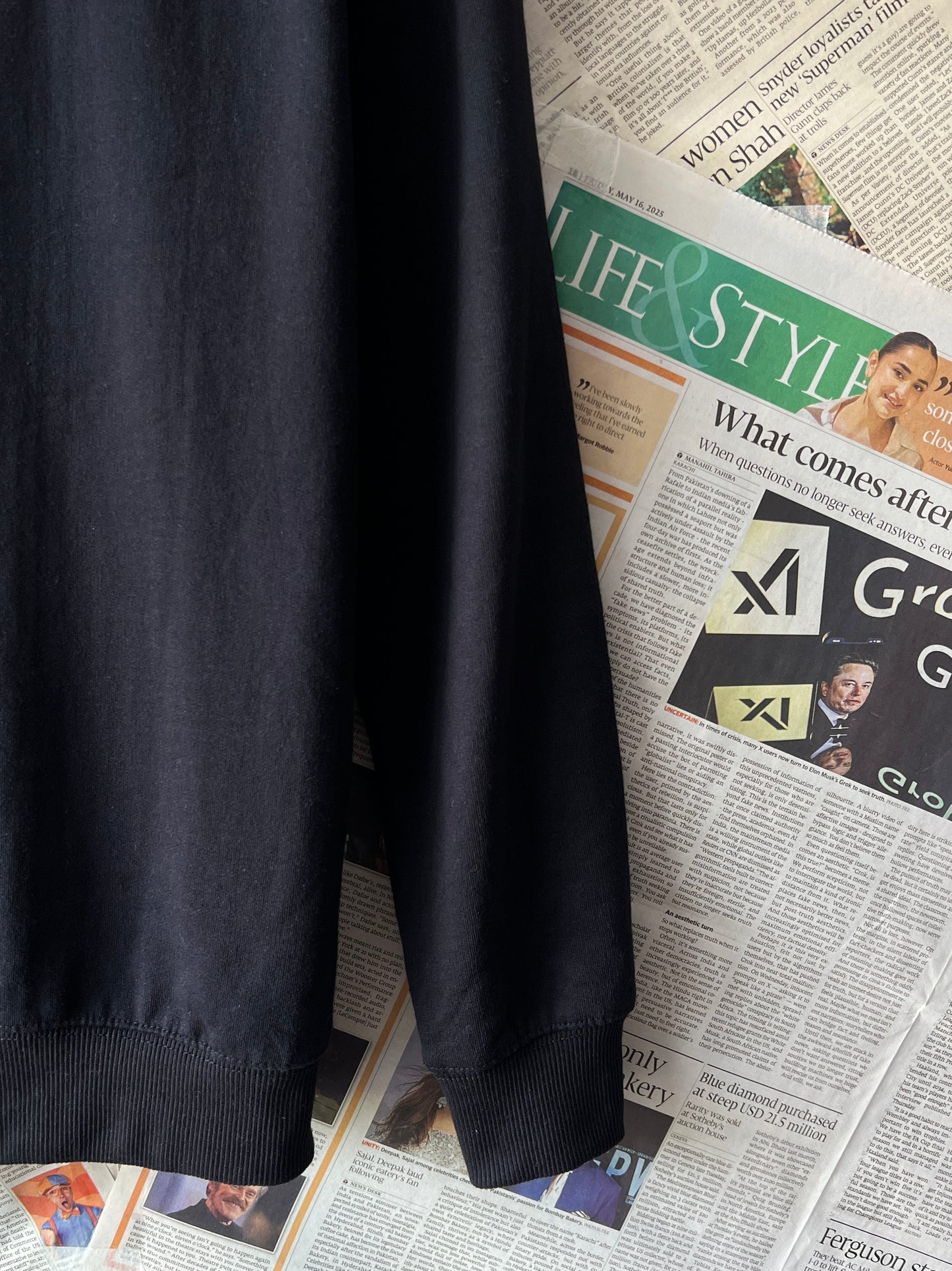 GUESS® Black | Chest 21.5 | Medium | Sweater