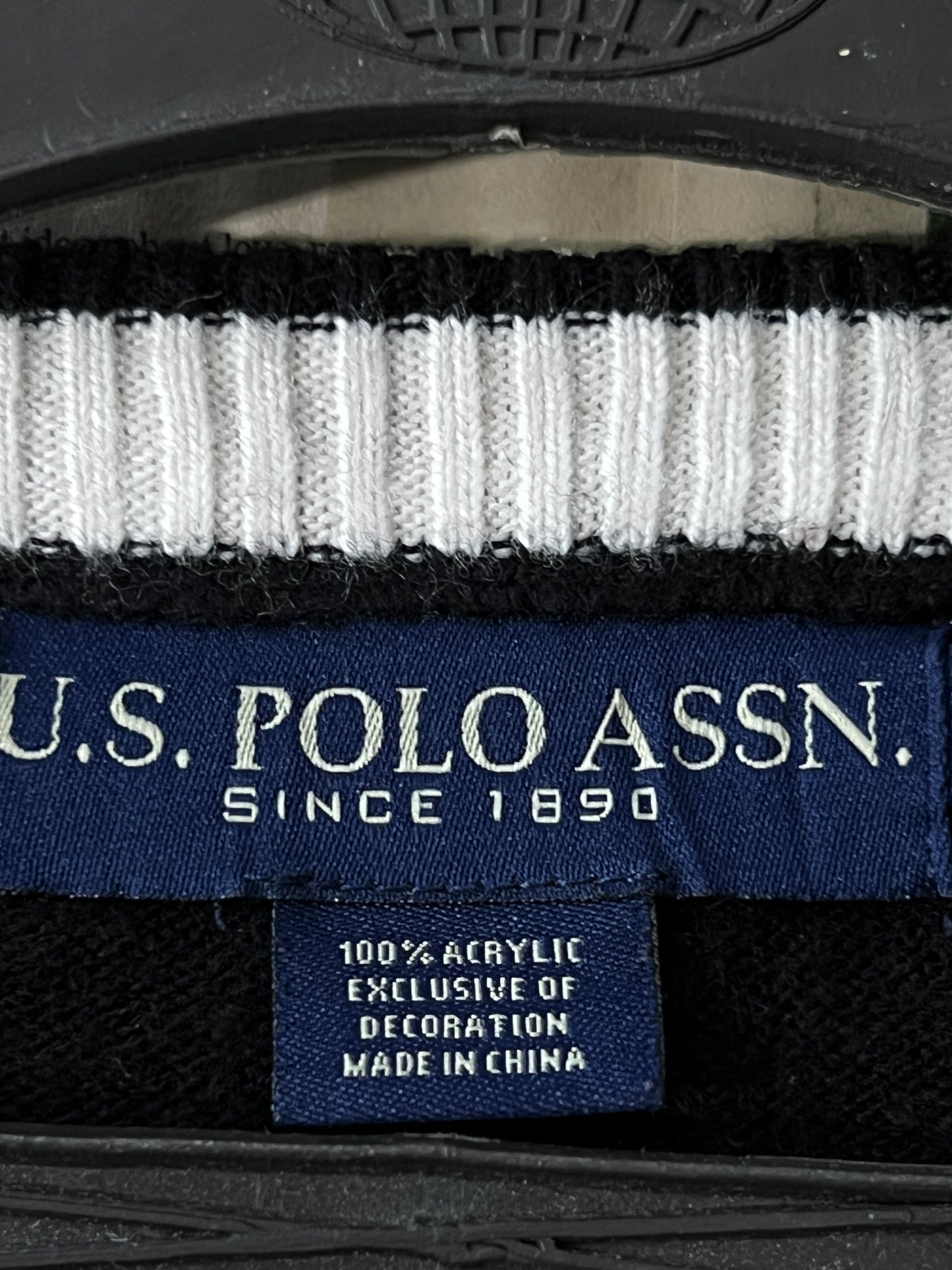 USPA® XL | Chest 25 | Black | Sweater | Acrylic | 563
