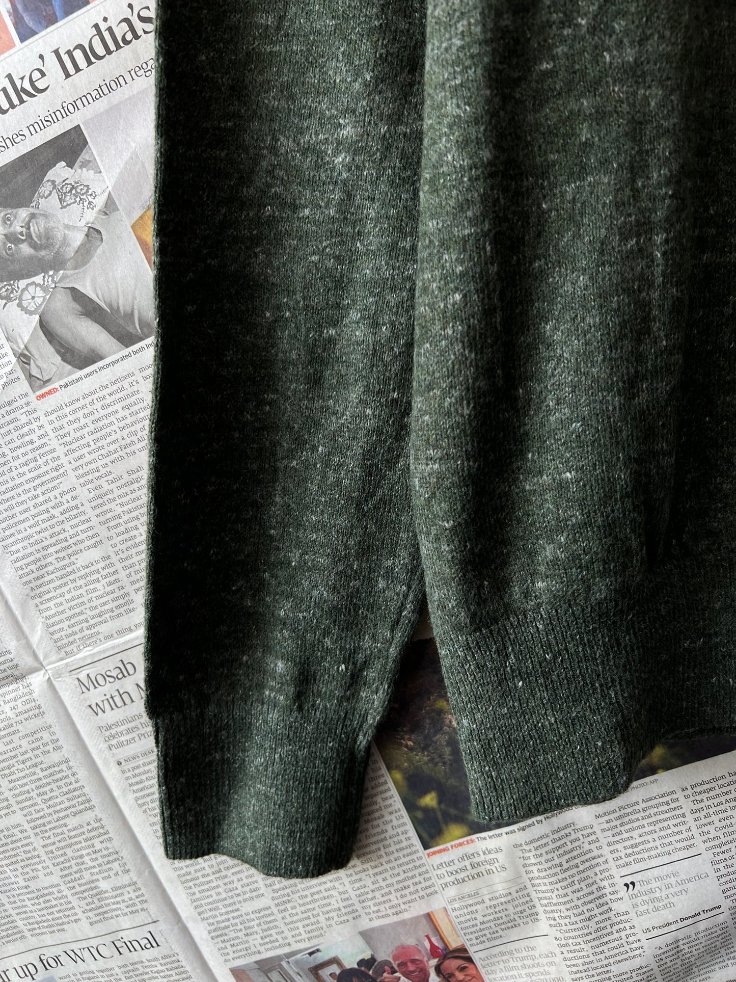 GAP® Heathered Forest| Chest 20.5 | Small | Crewneck Sweater |  Cotton