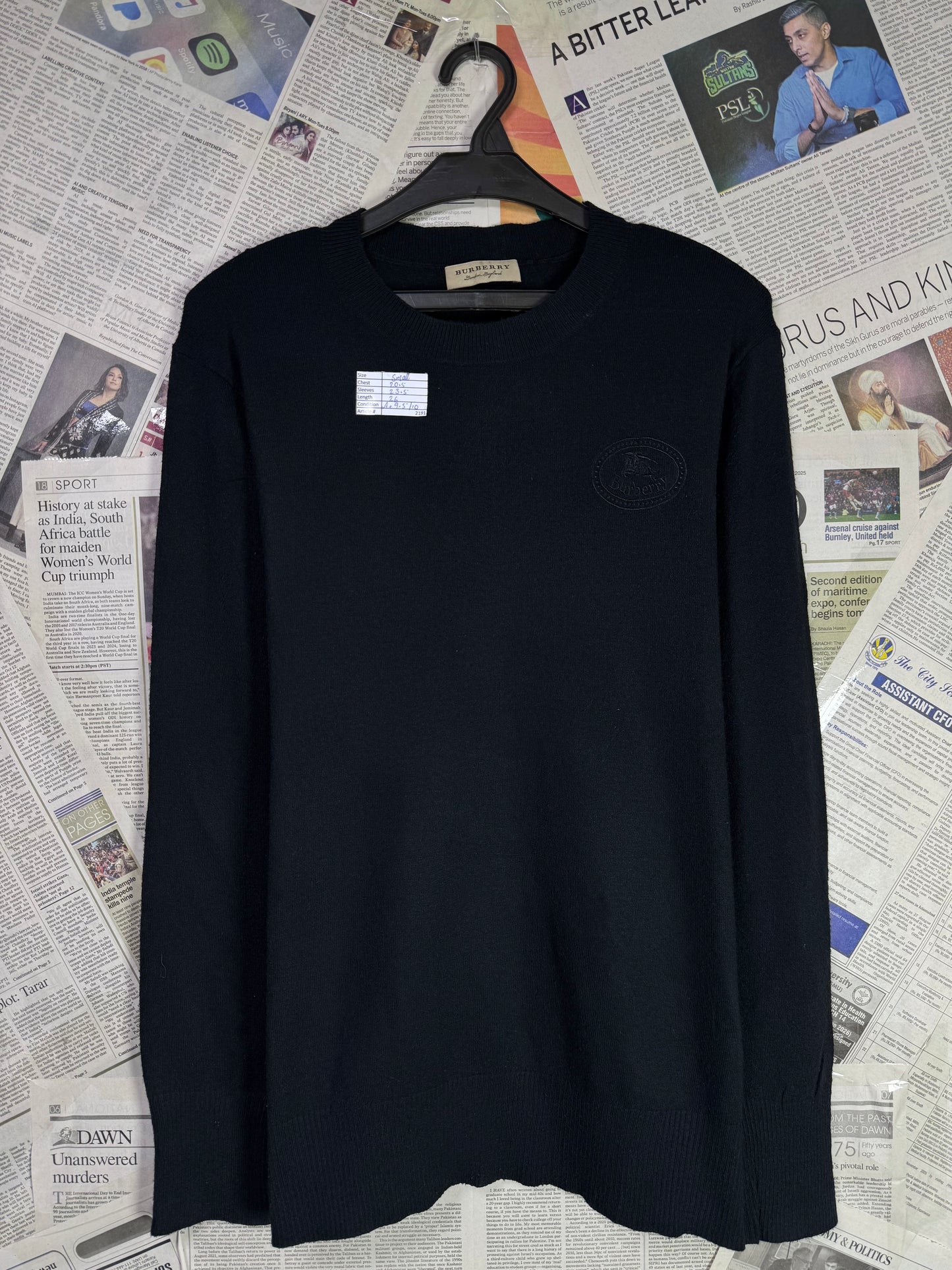 Burberry® Small | Chest: 20.5" | Black | 100% Cashmere | 2191 | 🚨Advance payment required 🚨