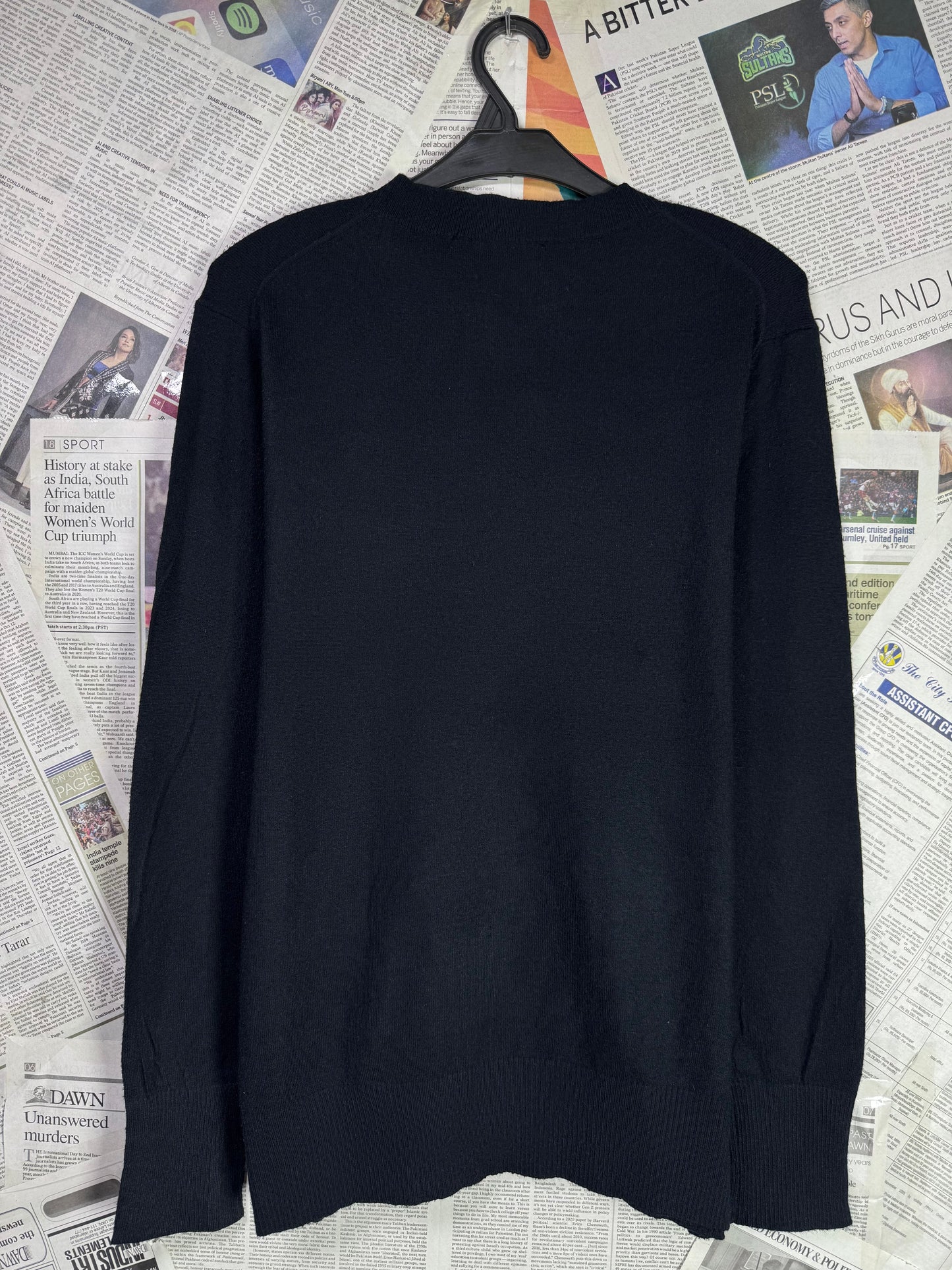 Burberry® Small | Chest: 20.5" | Black | 100% Cashmere | 2191 | 🚨Advance payment required 🚨