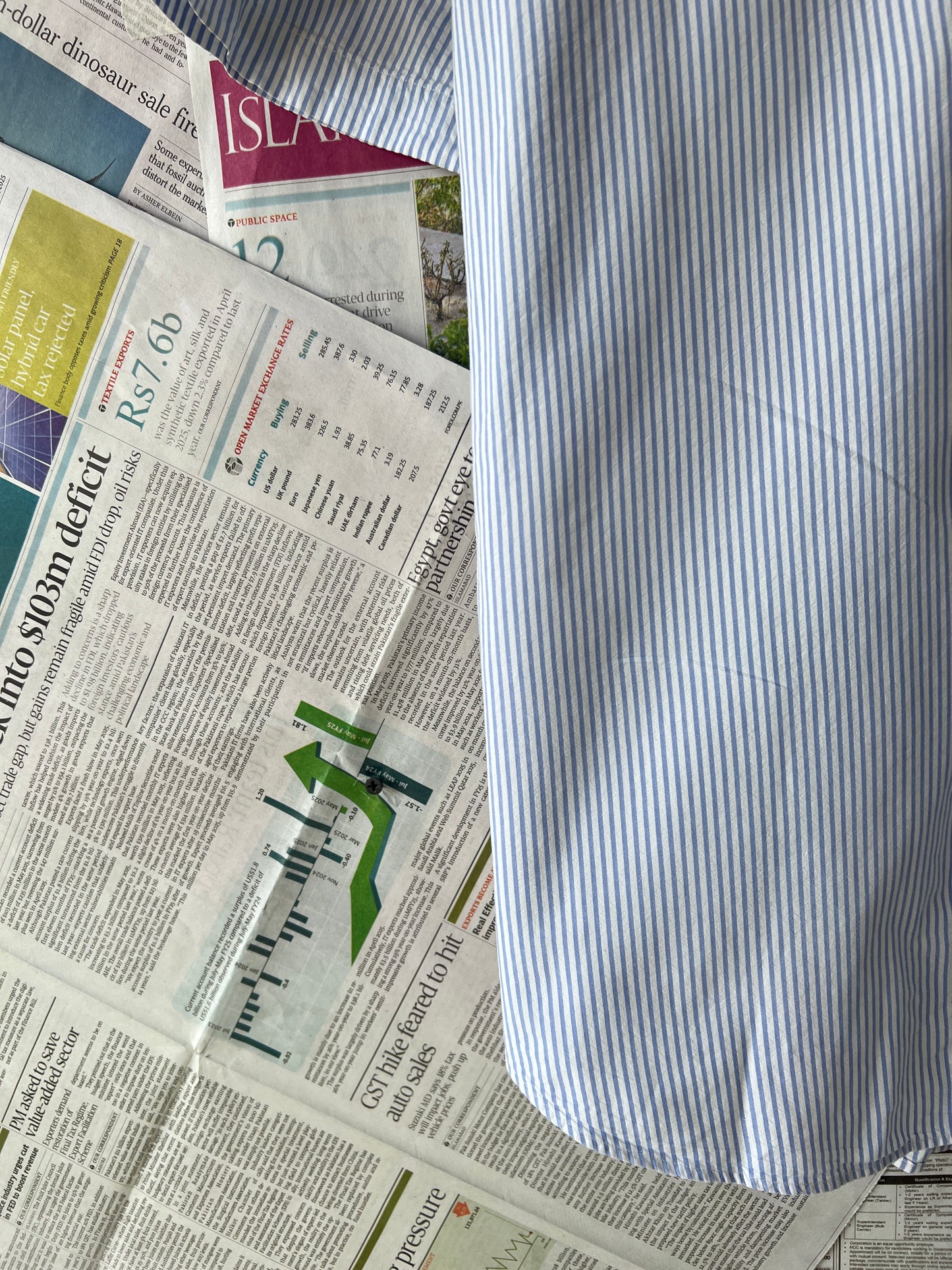 Ralph Lauren® Blue & White Seersucker Fabric – (Chest: 27)