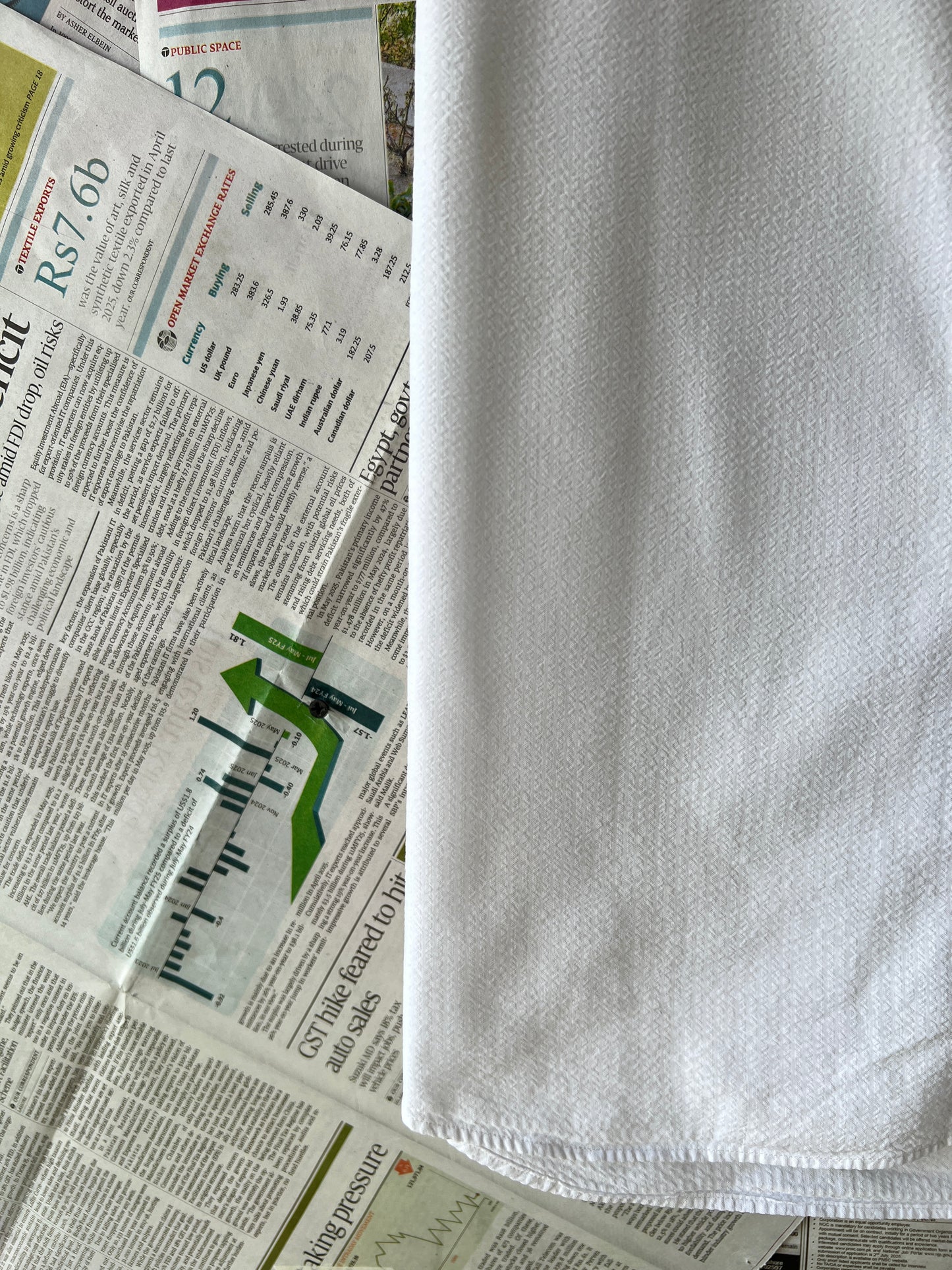 Ralph Lauren® White Seersucker Fabric – (Chest: 27)