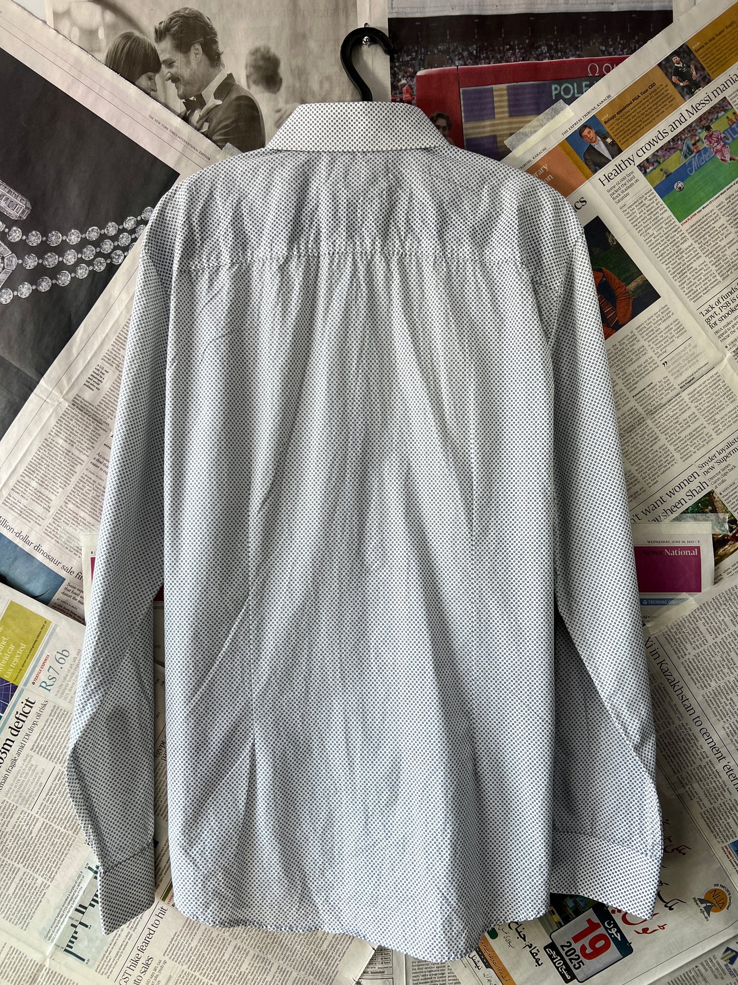 KENJI® White White with Blue Geometry – (Chest: 22)