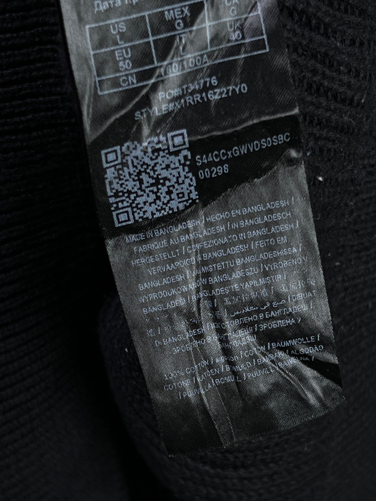 Guess® Medium | Chest 22.5 | Red & Black | Sweater | Cotton | 1924