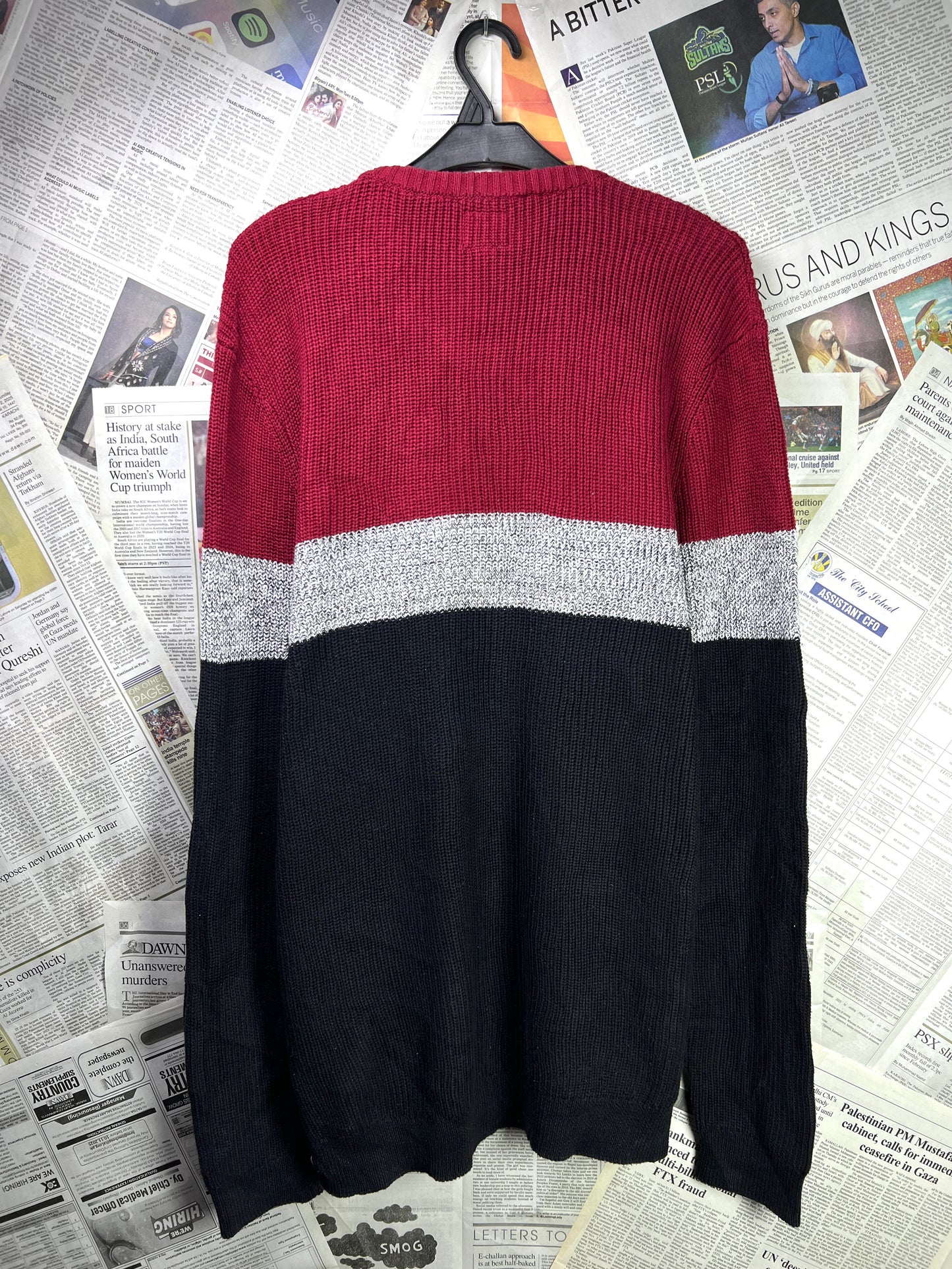 Guess® Medium | Chest 22.5 | Red & Black | Sweater | Cotton | 1924